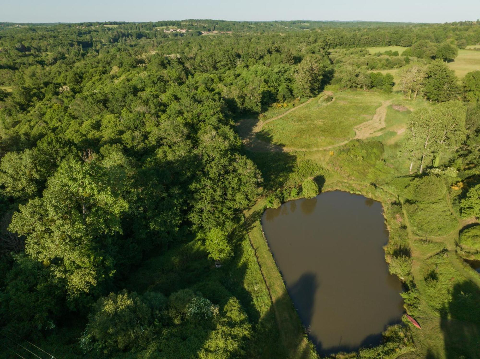 La Ferme Du Pont De Maumy, Cabane Au Bord De L'Etang Et Bain Nordique Busserolles エクステリア 写真